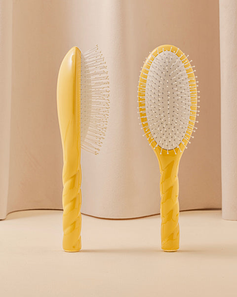 N.04 The Massaging Detangling Hair Brush THE MIRACLE Saffron Yellow - Image 1