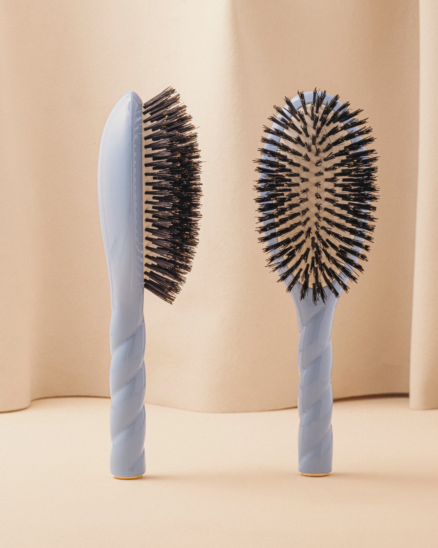Duo: La Bonne Brosse Sky Blue and its large Donatelle Godart Scrunchie