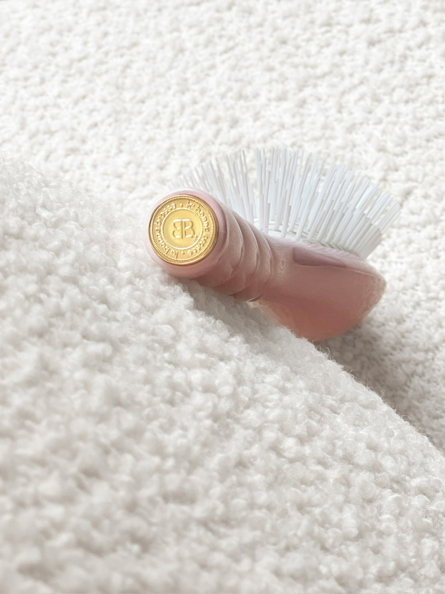 N.07 The Stimulating & Detangling Hair Brush THE INTENSE Lilac Pink