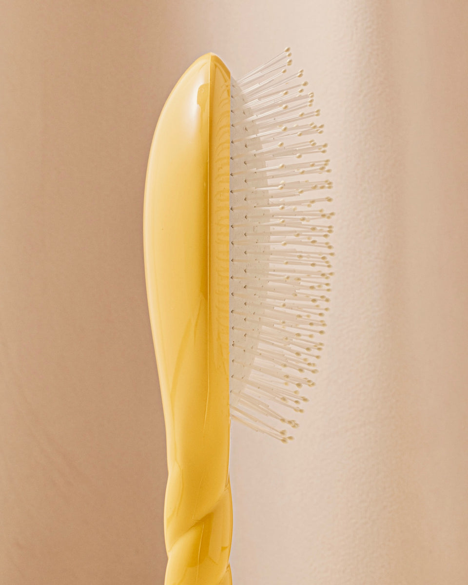 N.04 The Massaging Detangling Hair Brush The Miracle Saffron Yellow