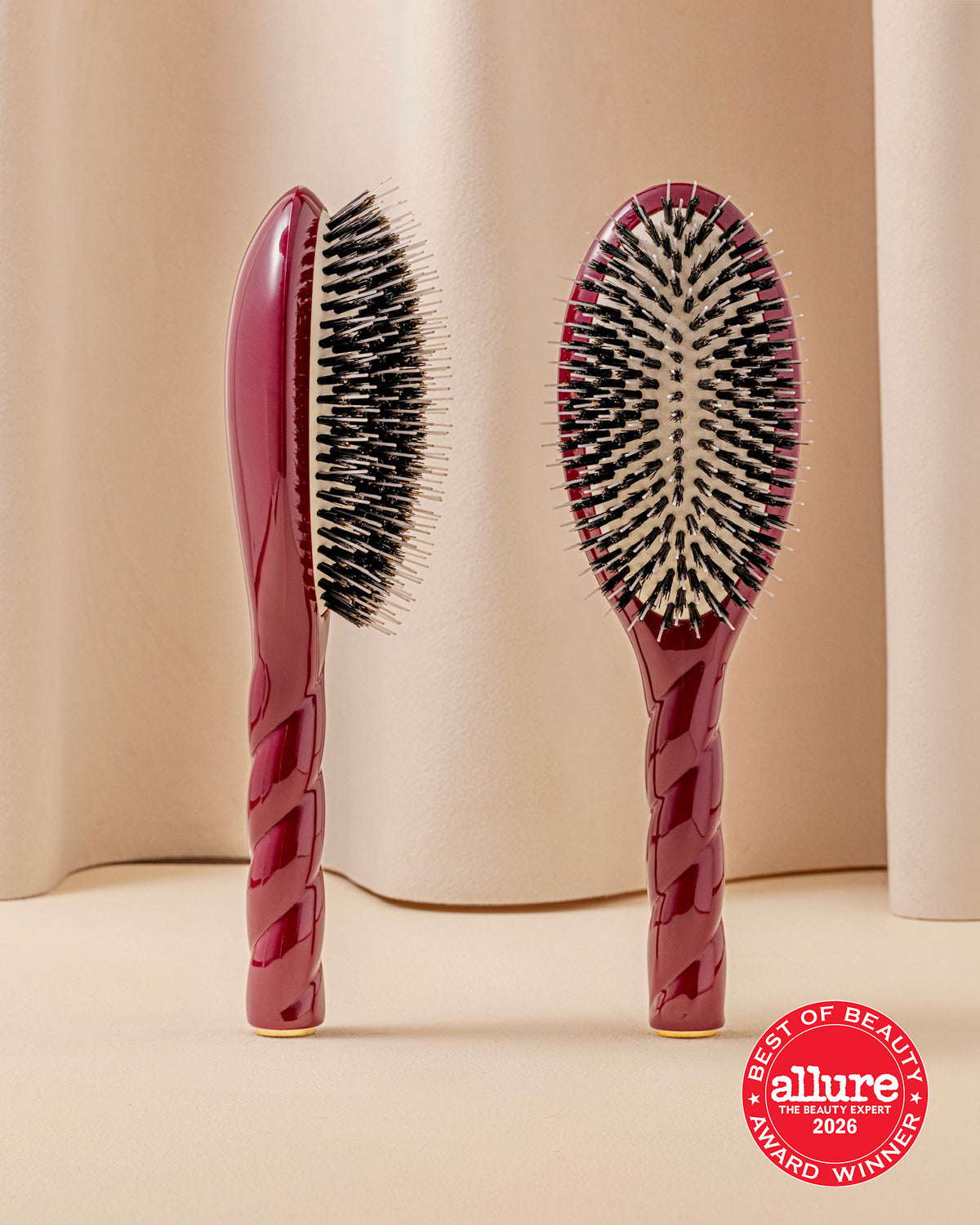 N.02 The Care & Detangling HairBrush The Essential Cherry Red