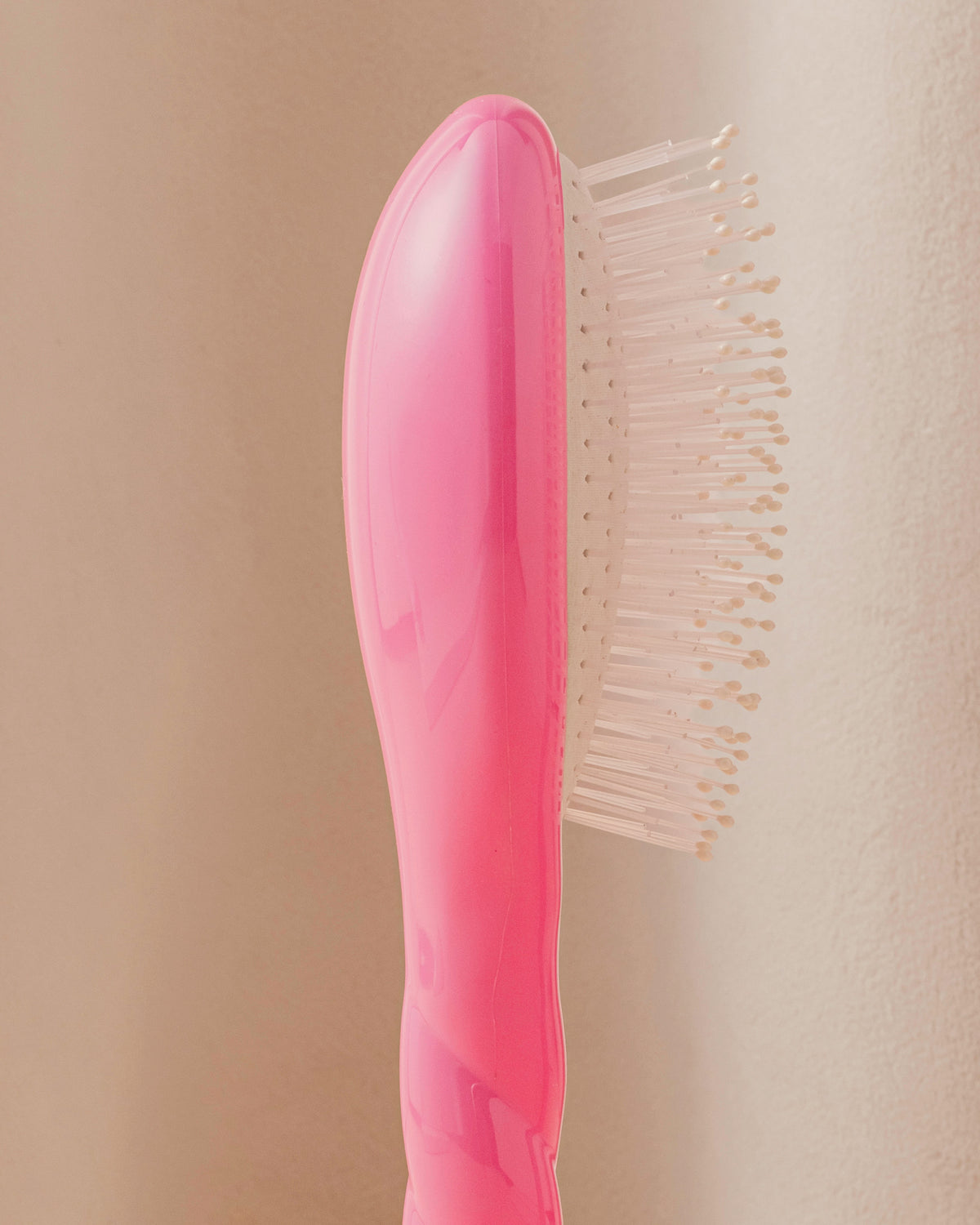 Limited Edition October Pink N.04 The Small Massaging Detangling Hairbrush The Miracle