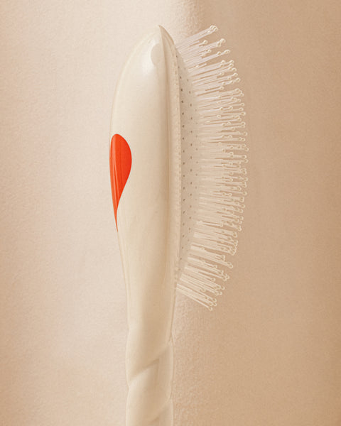Limited Edition Queen of Hearts N.04 The Detangling & Massaging Brush La Miracle - Image 3