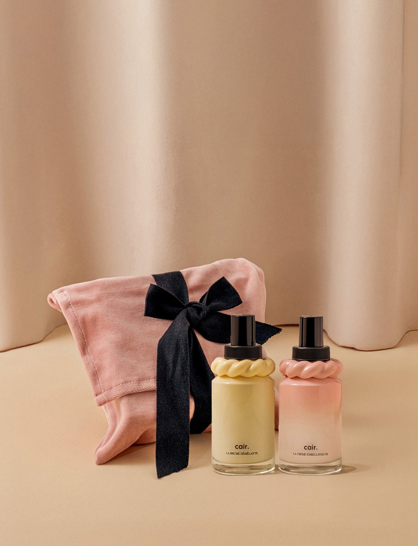 Power Duo: idrata, protegge e dona luminosità – con la sua Pochette di Natale