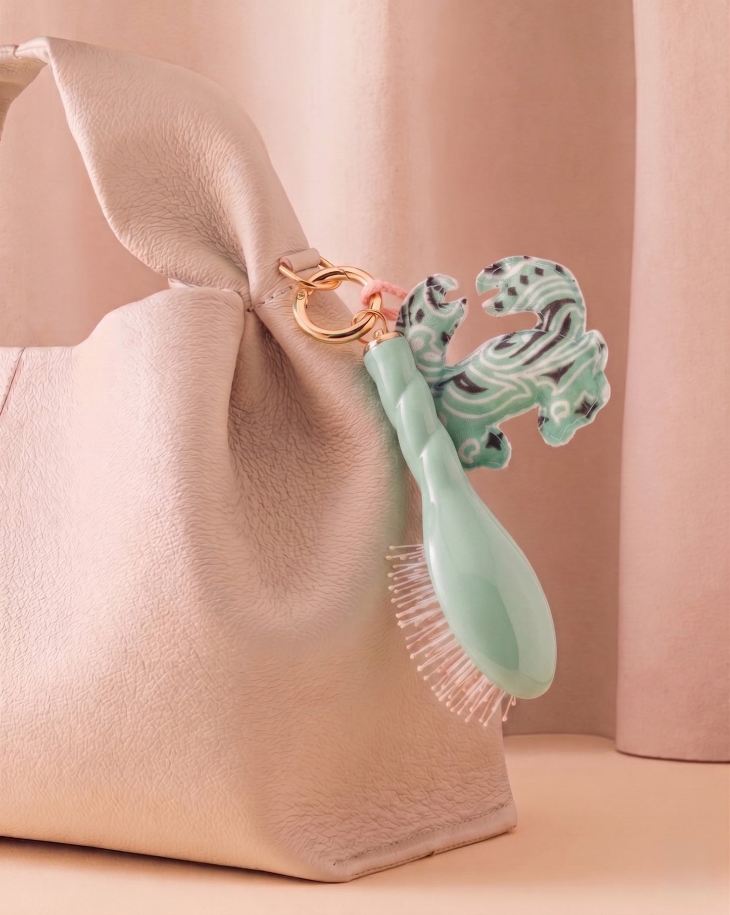 Call It By Your Name x La Bonne Brosse Duo : Micro Brush N.04 Lagoon Blue and its Charm