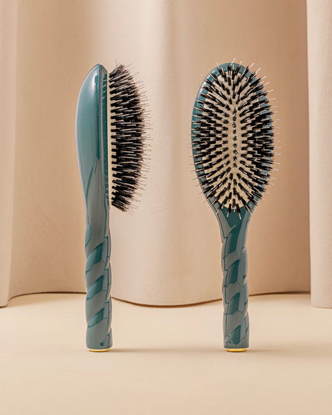 N.02 The Care & Detangling Hair Brush THE ESSENTIAL Blue - Image 1