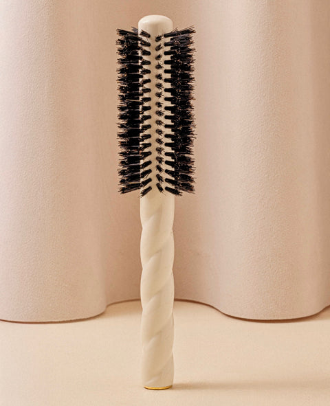 N.05 The Round Blowout HairBrush Volume & Style Creamy White - Image 2