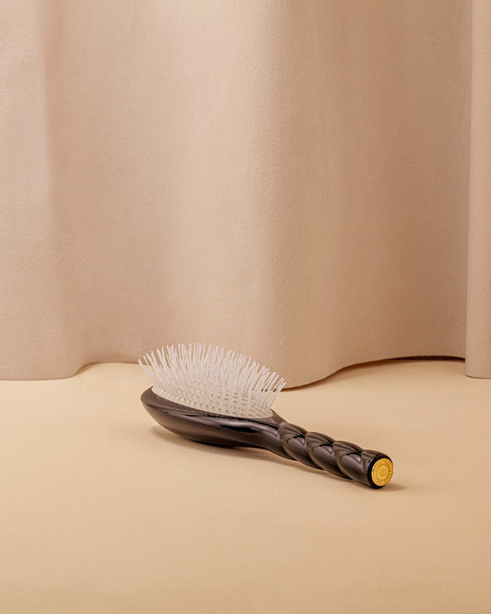 Black Edition N.07 El Cepillo Desenredante y Estimulante El Intenso