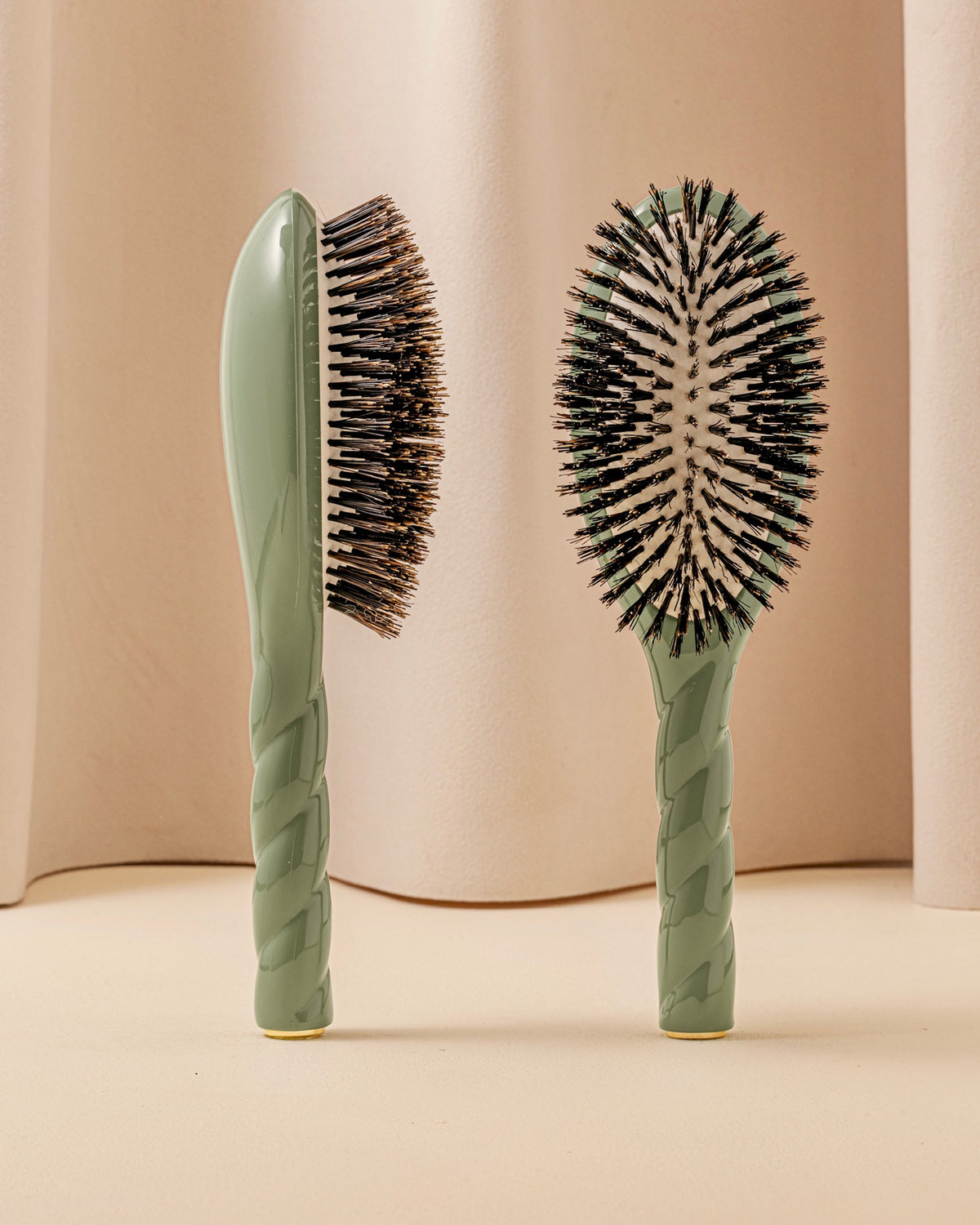 Trio : La Bonne Brosse, son Peigne et sa Pochette Vert Amande