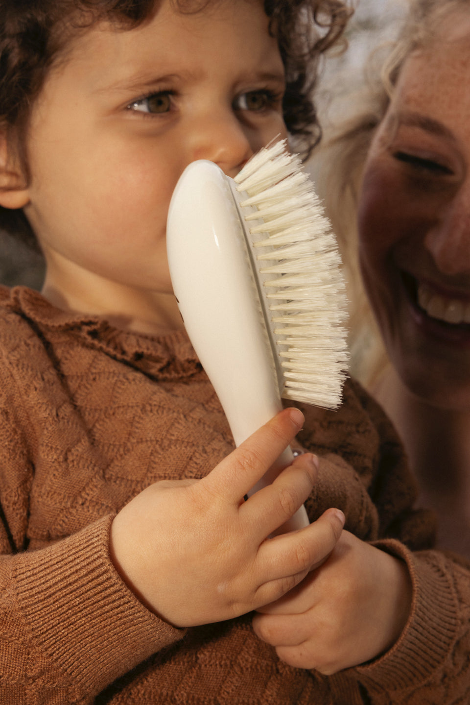 Bonpoint x La Bonne Brosse N.06 Baby Brush Creamy White and its gift pouch