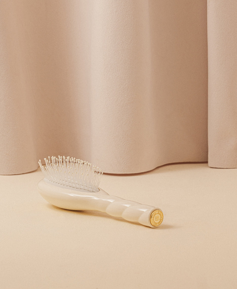 N.04 La Petite Brosse Démêlante & Massante La Miracle Blanc Crème