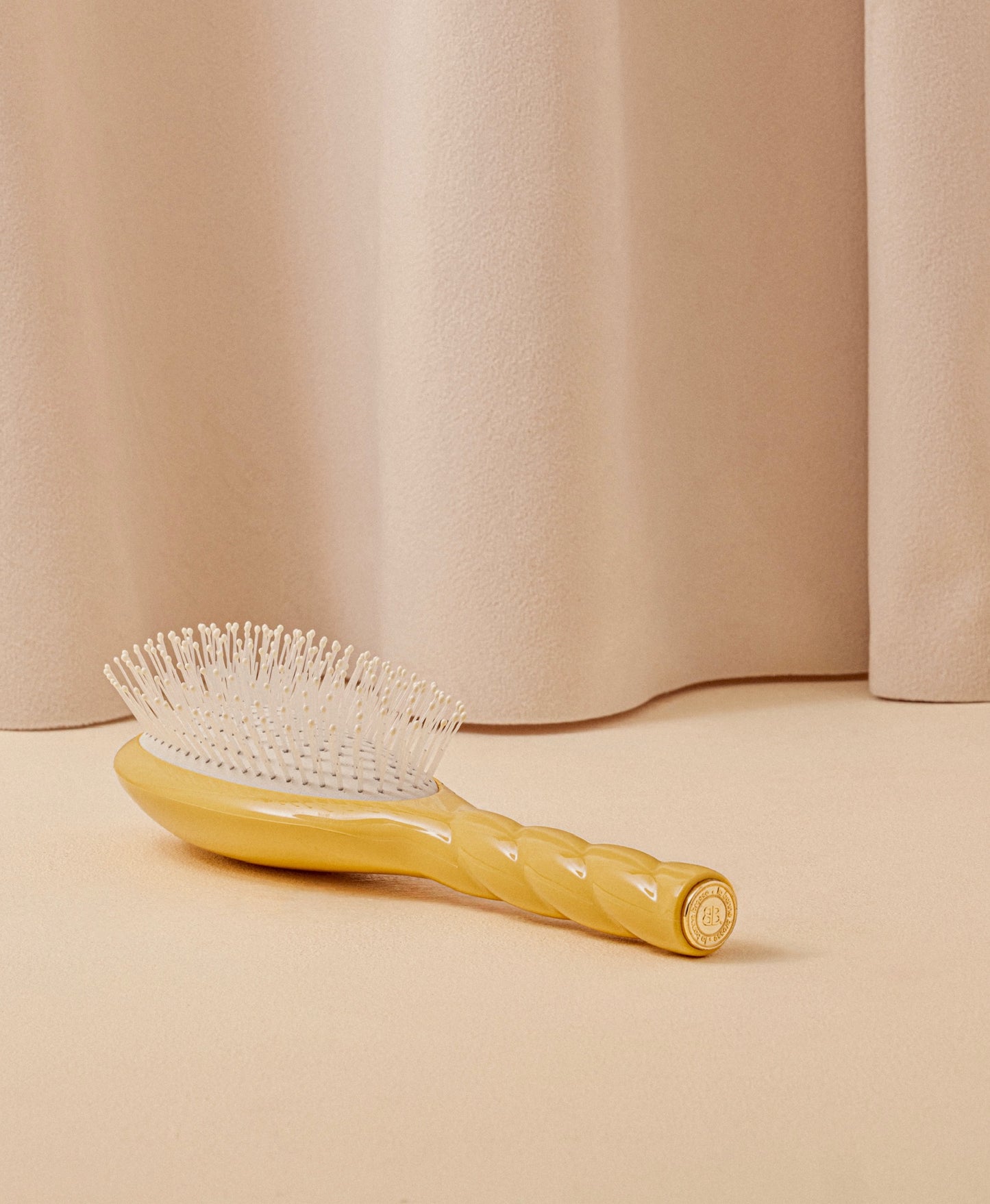 N.04 La Brosse Démêlante & Massante La Miracle Jaune Safran