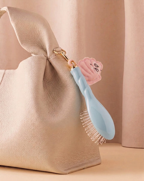Call It By Your Name x La Bonne Brosse Duo : Micro Brosse N.04 Bleu Ciel et son Charm - Image 3