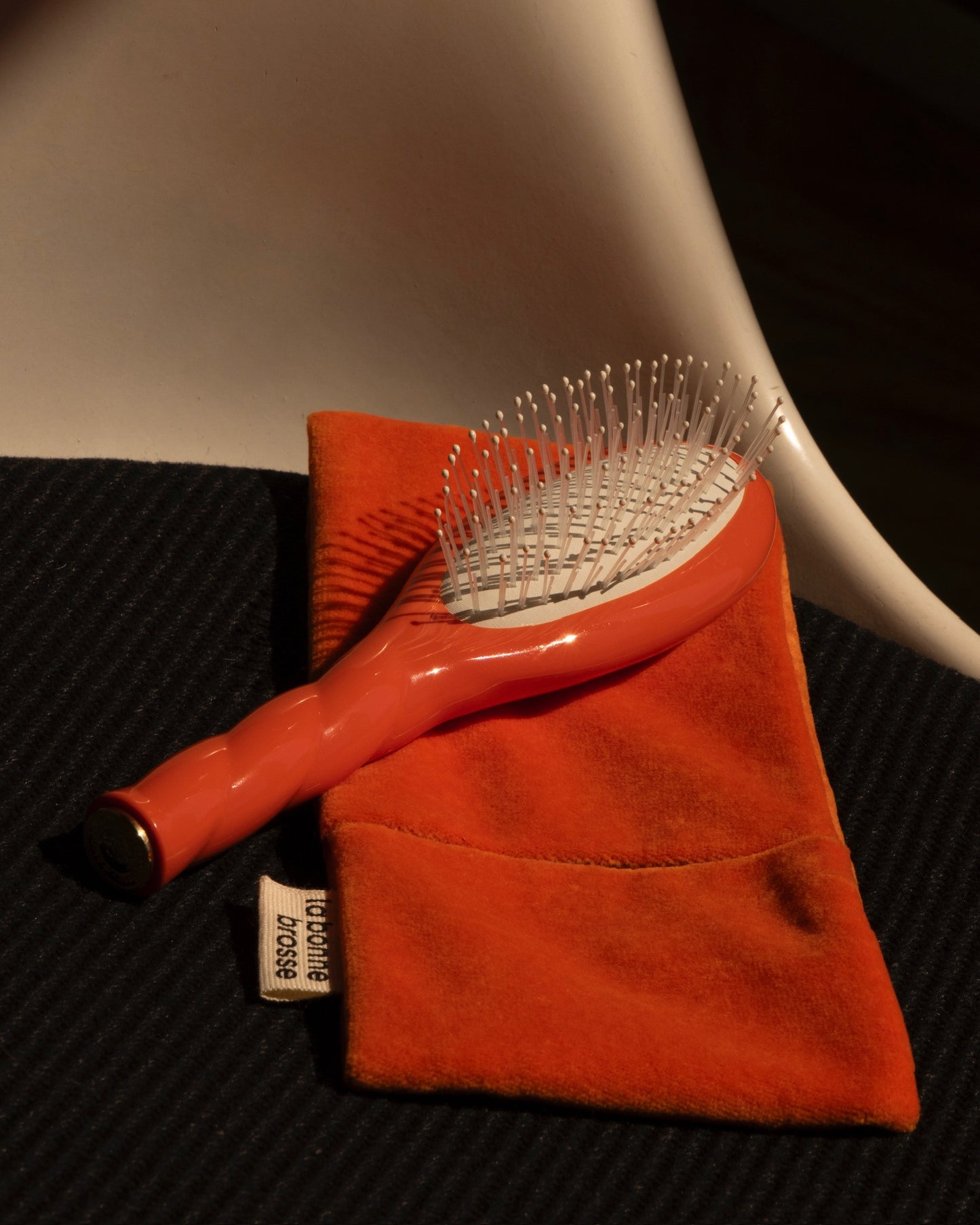 Édition Limitée N.04 La Petite Brosse Démêlante & Massante La Miracle Orange Seventies