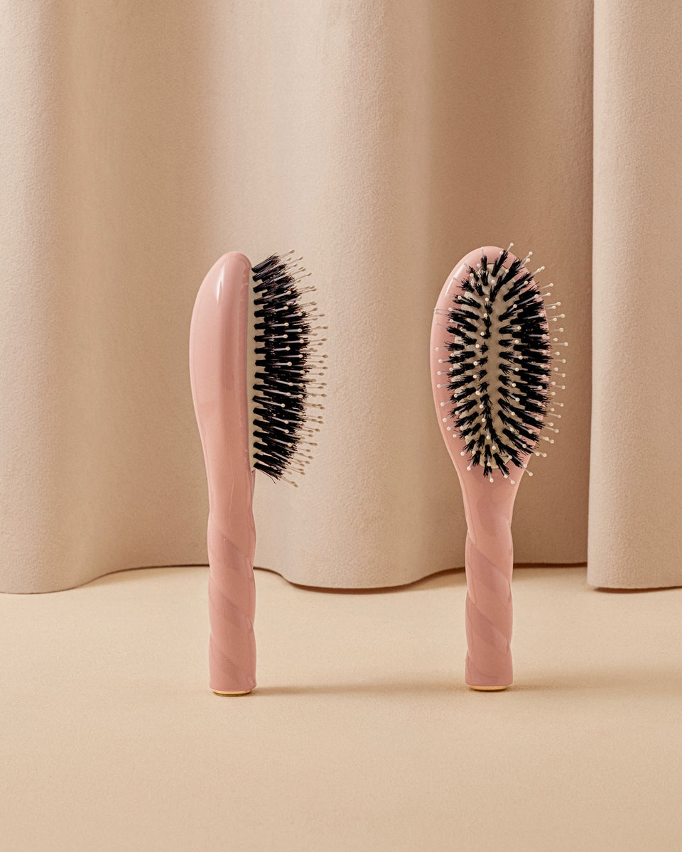 Edition limitée Octobre Rose N.03 La Petite Brosse Cuir Chevelu Sensible l'Indispensable Douceur