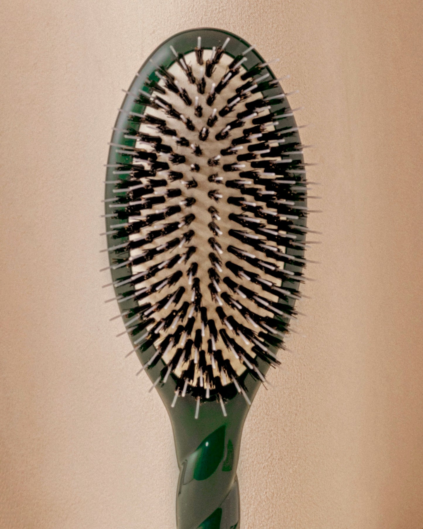 N.02 Care & Detangling The Essential Brush Emerald Green