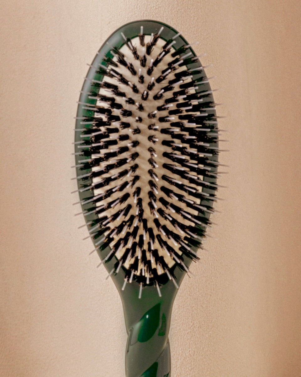 N.02 Care & Detangling The Essential Brush Emerald Green
