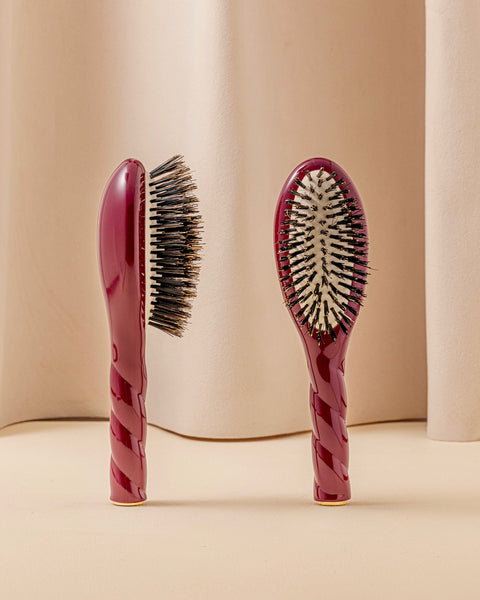 Trio : La Petite Brosse, son Peigne et sa Pochette Rouge Cerise - Image 3