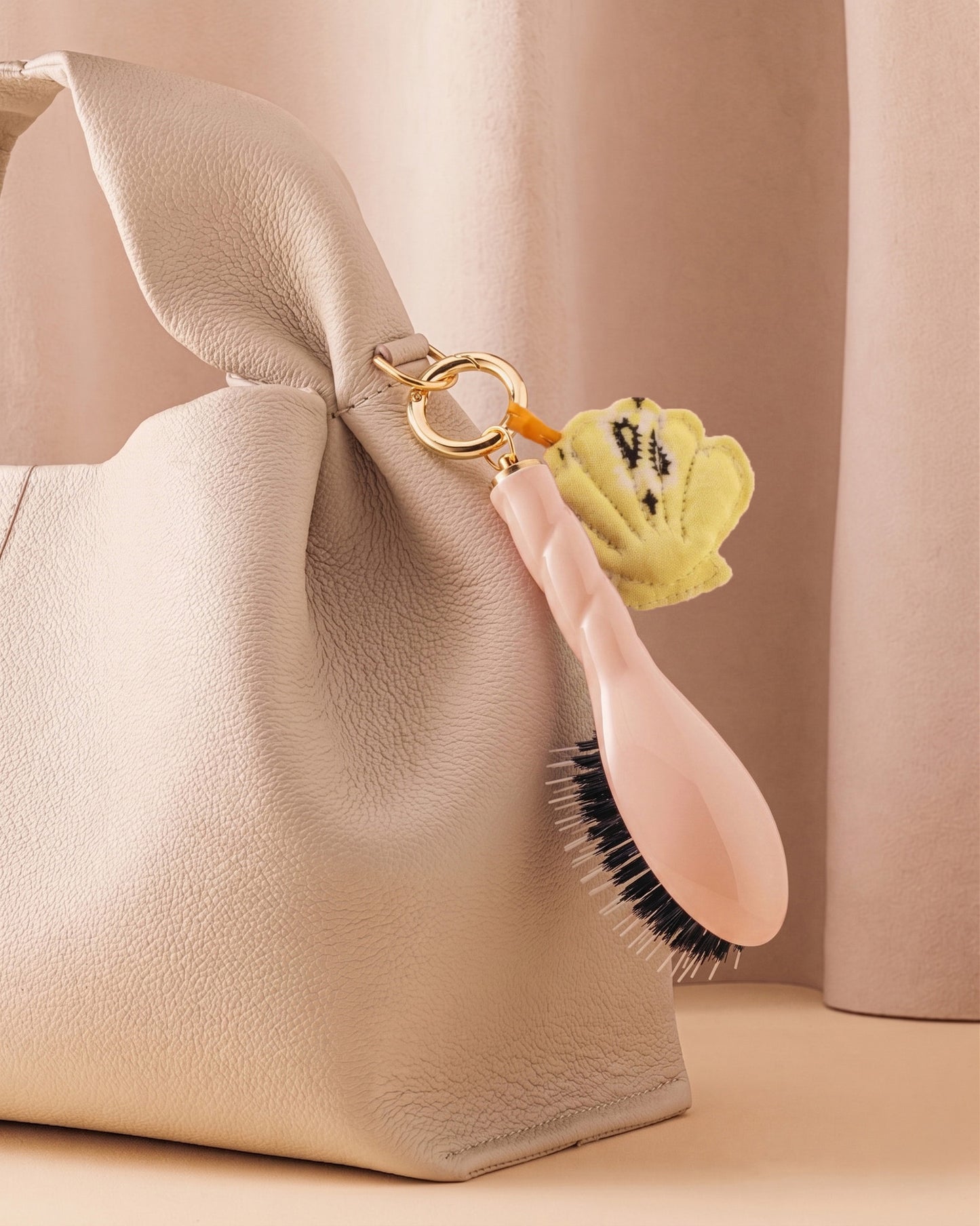 Call It By Your Name x La Bonne Brosse Duo: Powder Pink Micro Brush N.02 and its Charm