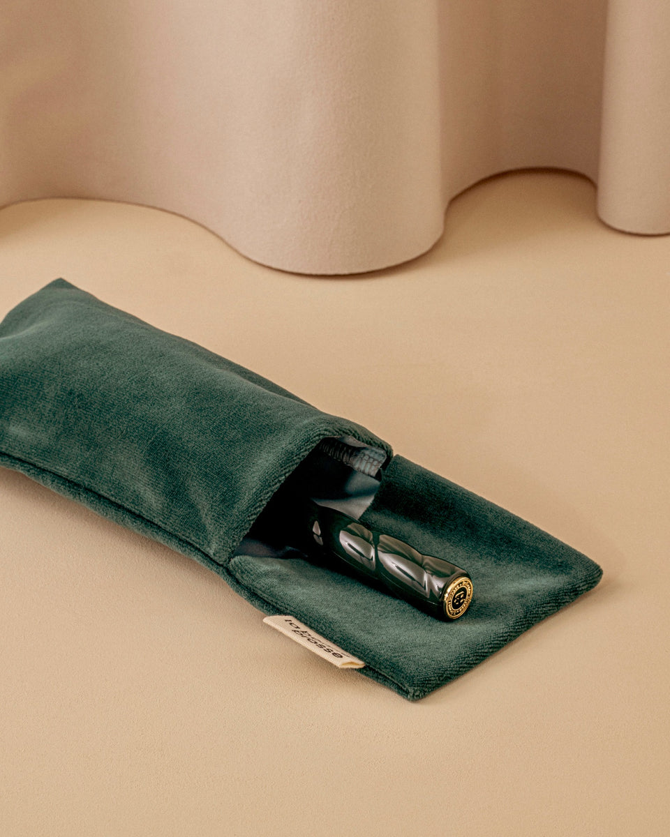 'HairBrush’ Round Pouch Emerald Green 