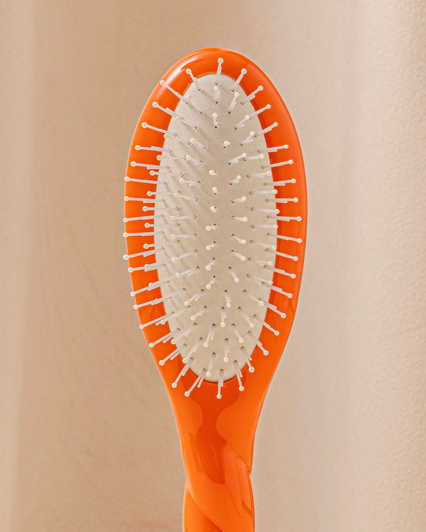 Édition Limitée N.04 La Petite Brosse Démêlante & Massante La Miracle Orange Seventies