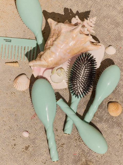 Limited Edition N.07 The Detangling & Stimulating Hairbrush The Intense Lagoon Blue - Image 2