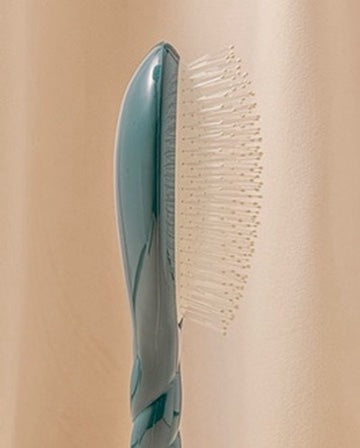 N.04 The Massaging Detangling Hair Brush The Miracle Blue