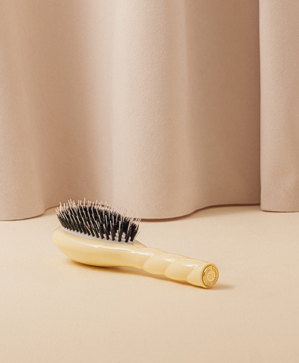 N.02 The Small Care & Detangling Hair Brush The Essential Ivory Cair