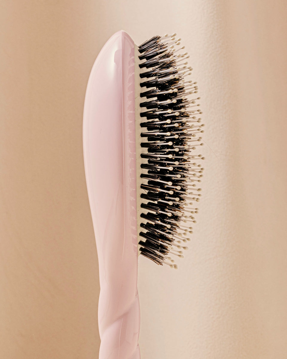 N.03 La Brosse Cuir Chevelu Sensible l'Indispensable Douceur Rose Lilas