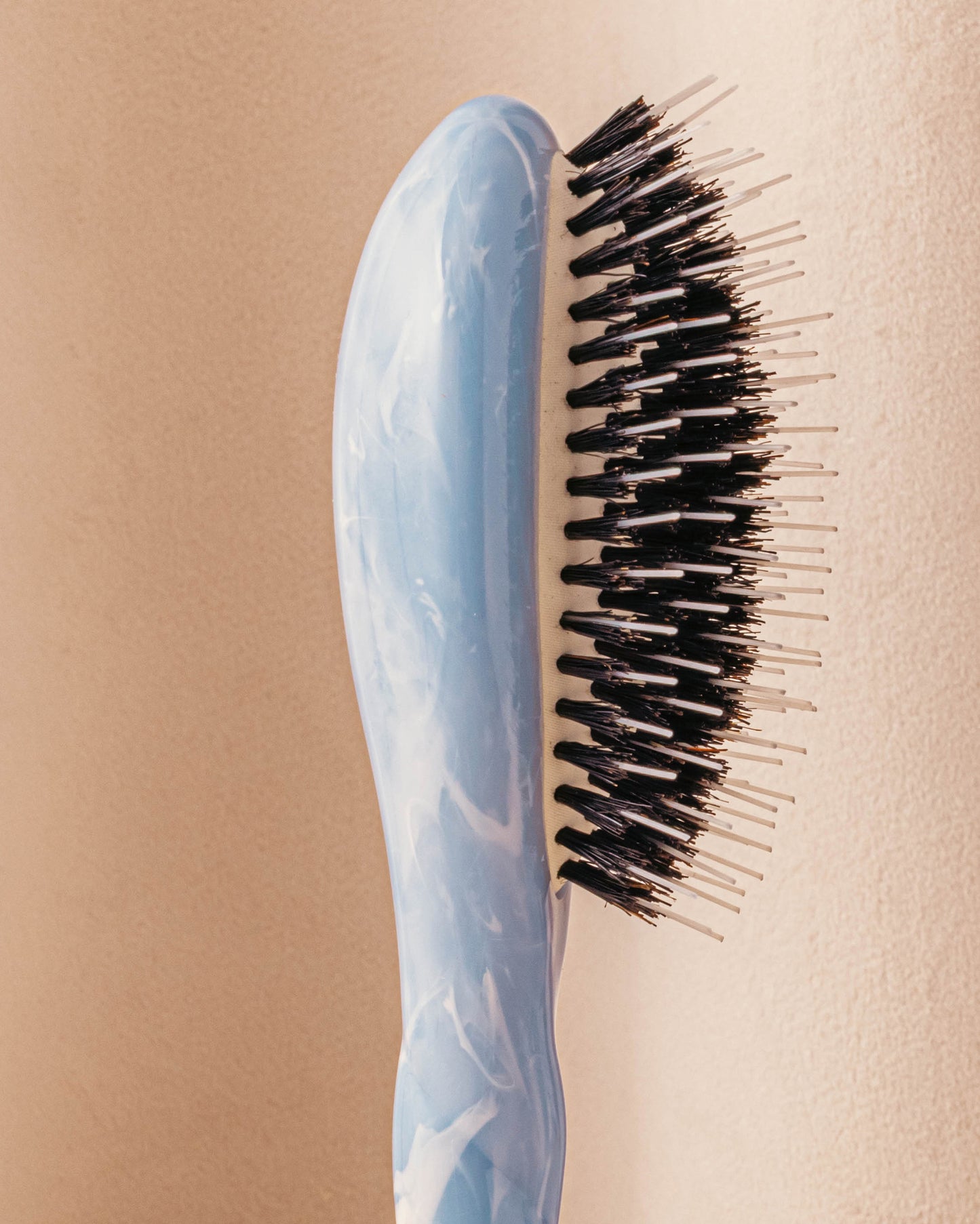 Roseanna x La Bonne Brosse N.02 La Piccola Spazzola Districante e Trattante L’Indispensabile Tie & Dye Blu