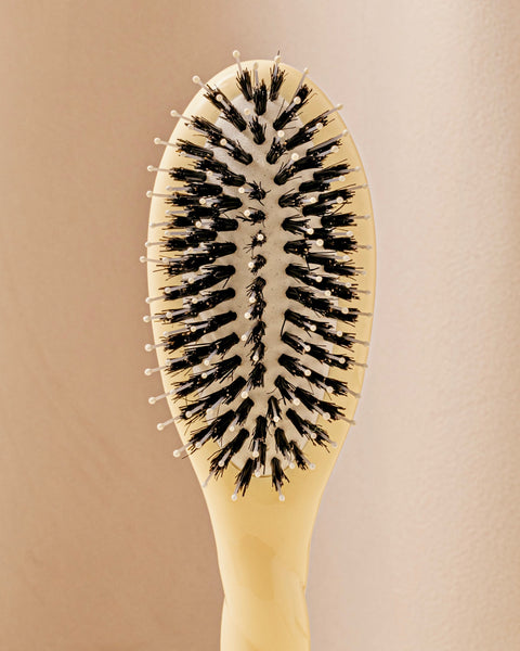 N.03 The Small Gentle Scalp Care Hair Brush THE ESSENTIAL Ivory Cair  - Image 3