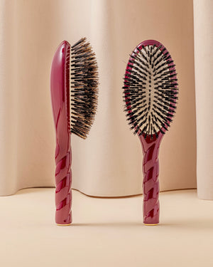 Duo : La Bonne Brosse et sa Pochette Rouge Cerise