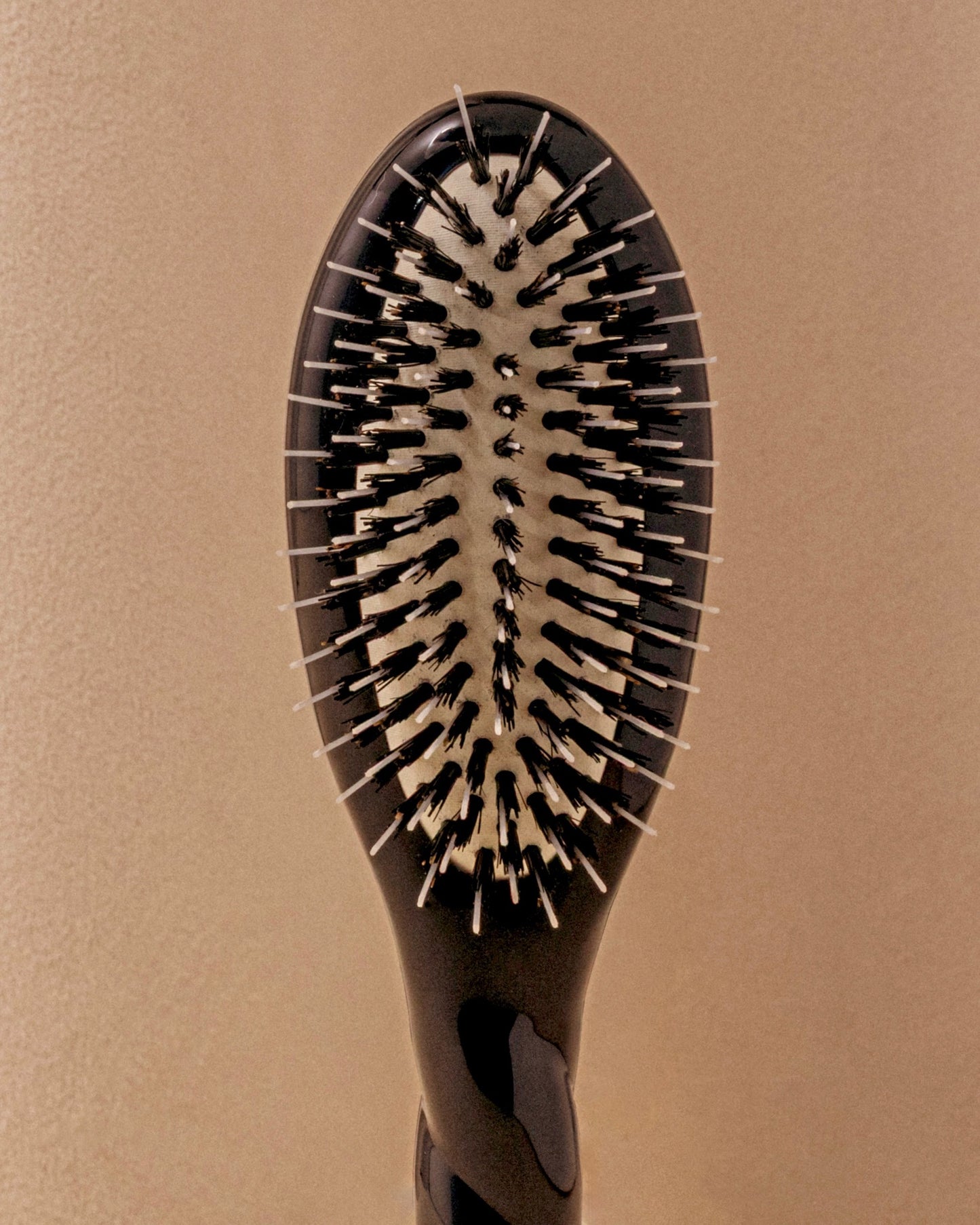 Black Edition N.02 El Pequeño Cepillo Desenredante y de Cuidado El Indispensable