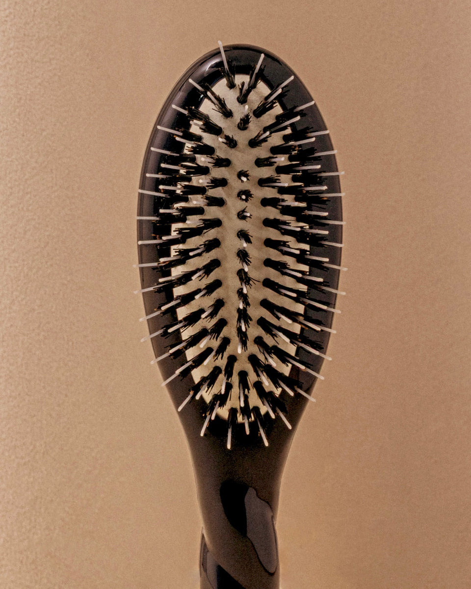 Black Edition N.02 El Pequeño Cepillo Desenredante y de Cuidado El Indispensable