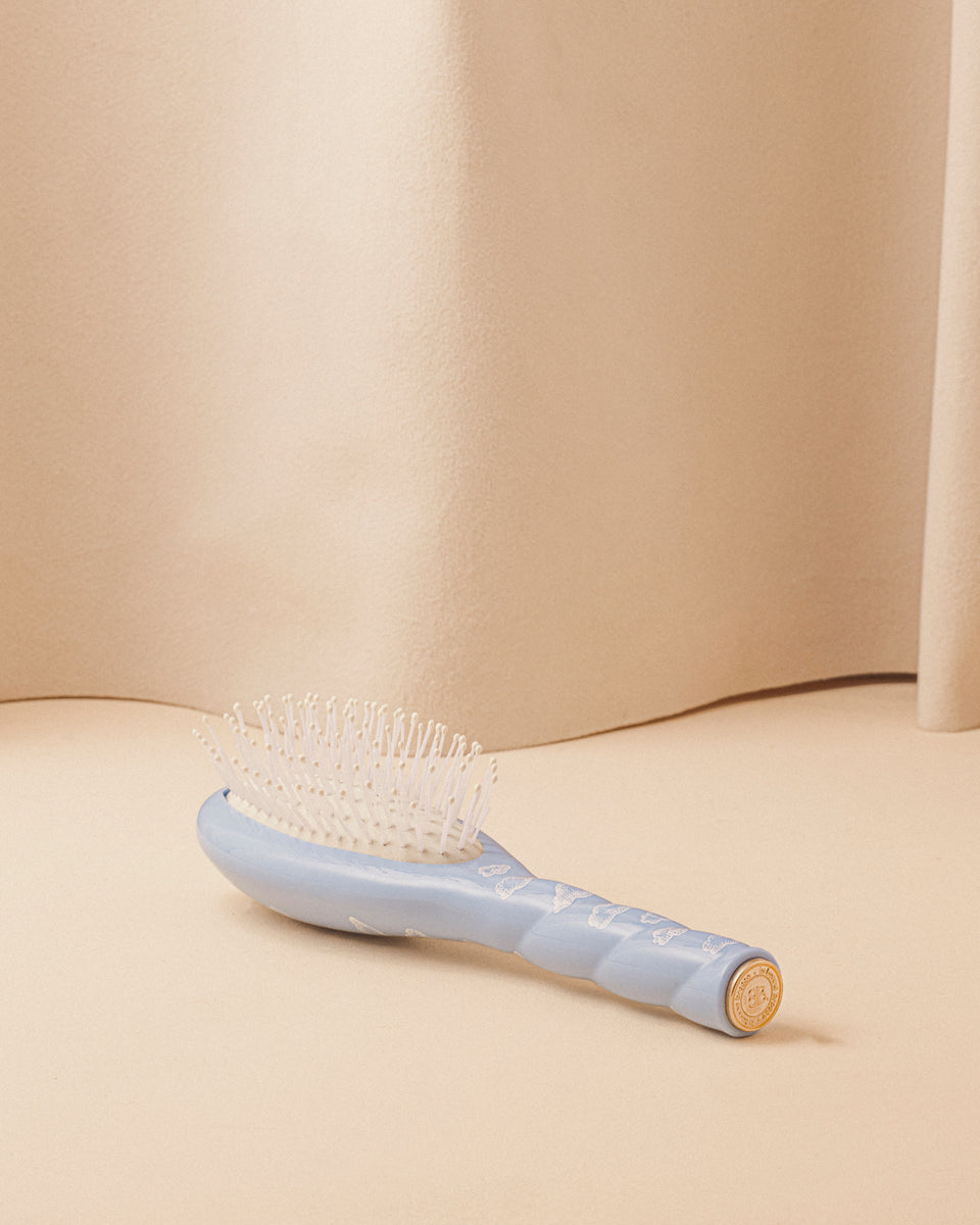 Limited Edition N.04 The Small Miracle Detangling & Vegan Hairbrush Cloud