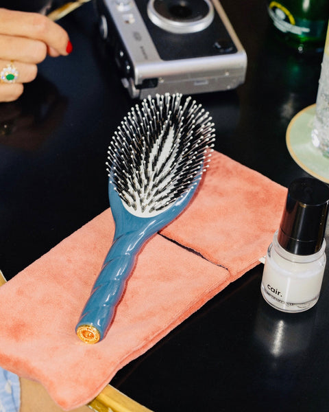 N.03 The Gentle Scalp Care Hair Brush THE ESSENTIAL SOFTNESS Blue - Image 2