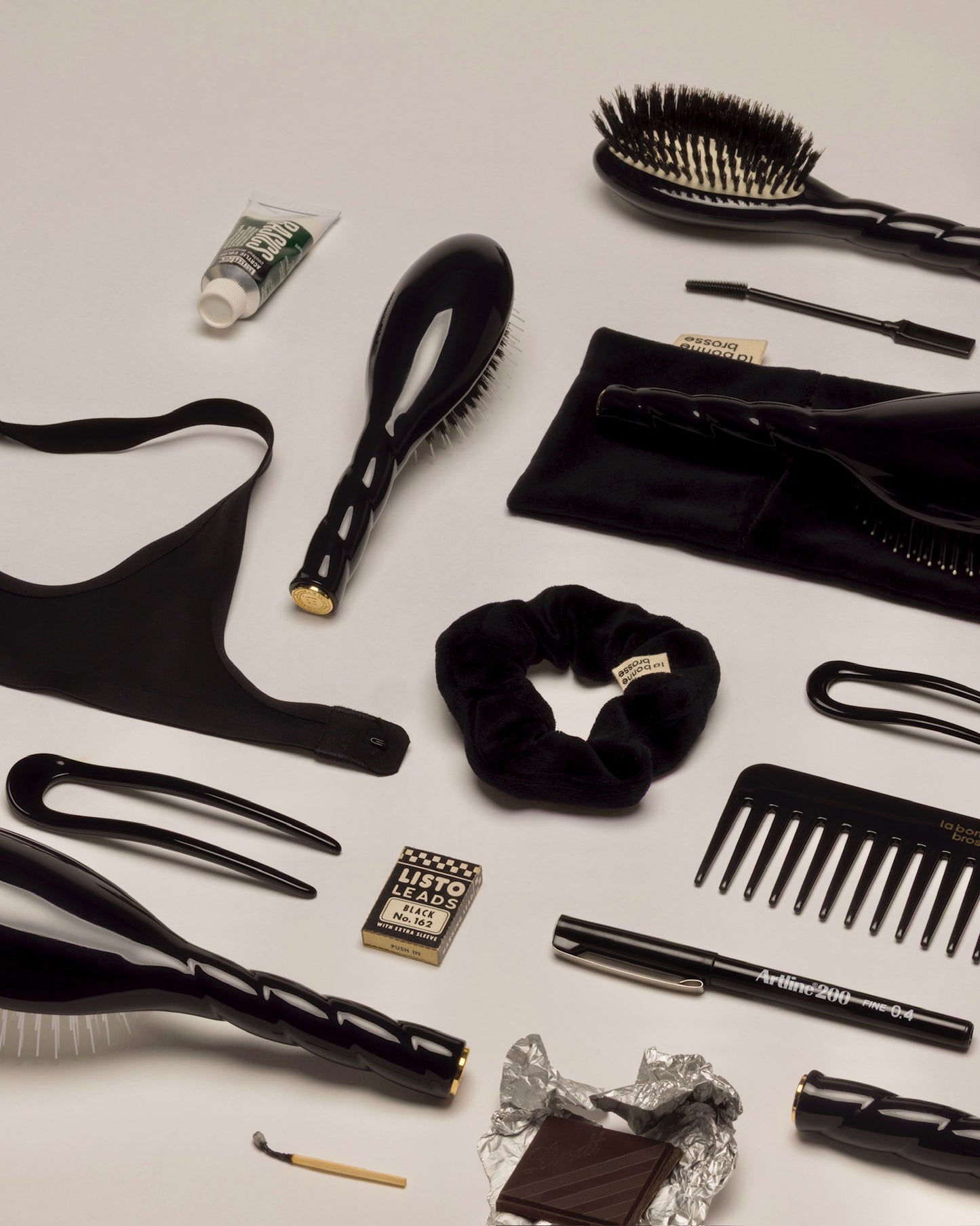 Black Edition N.01 El Pequeño Cepillo de Brillo y Cuidado La Universal