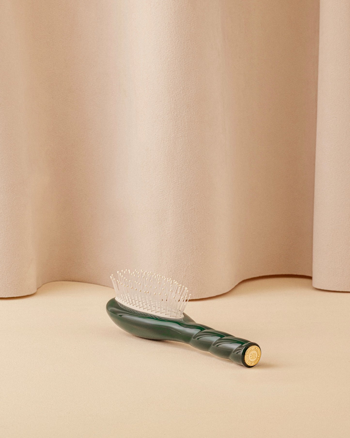 N.04 Die Kleine Wunderbare: Entwirrend & Vegan Bürste Smaragdgrün