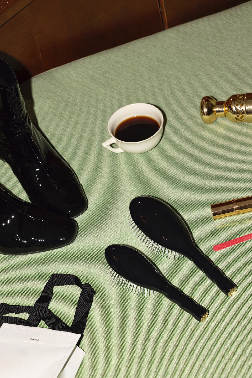 Black Édition N.07 El Pequeño Cepillo Desenredante y Estimulante El Intenso