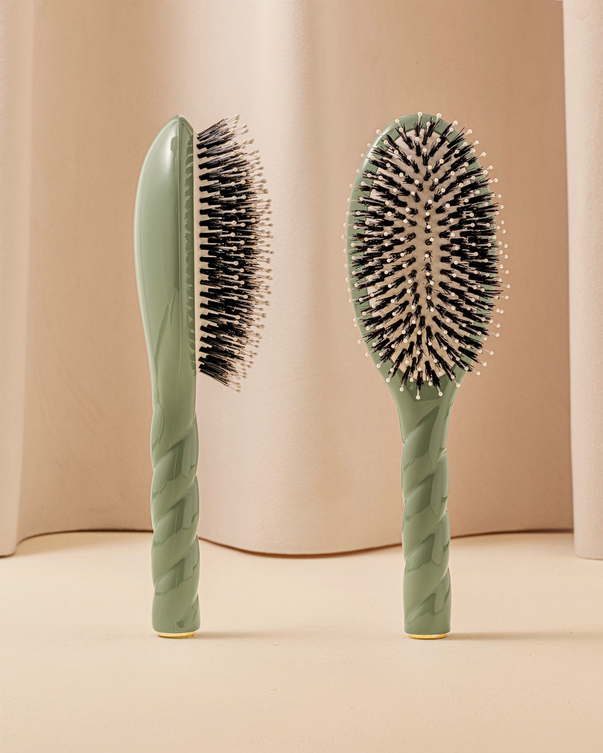 Trio : La Bonne Brosse, son Peigne et sa Pochette Vert Amande
