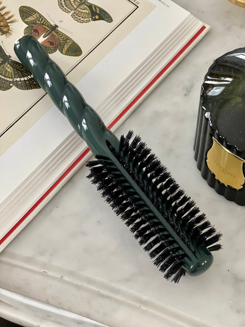 N.05 The Round Hair Brush VOLUME & STYLE Emerald Green - Image 3
