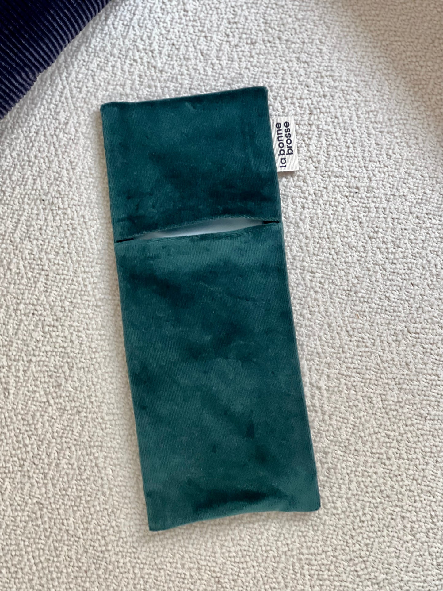 'N.05 Hair Brush’ Round Pouch Emerald Green 