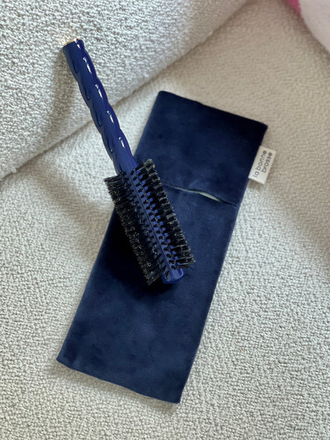 'N.05 Hair Brush’ Round Pouch Blueberry - Image 2