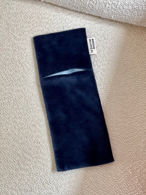 'N.05 Hair Brush’ Round Pouch Blueberry - Image 1