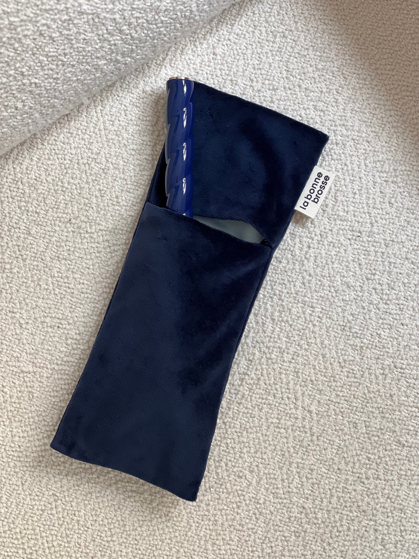 'N.05 Hair Brush’ Round Pouch Blueberry