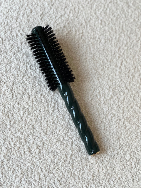 N.05 The Round Hair Brush VOLUME & STYLE Emerald Green - Image 1