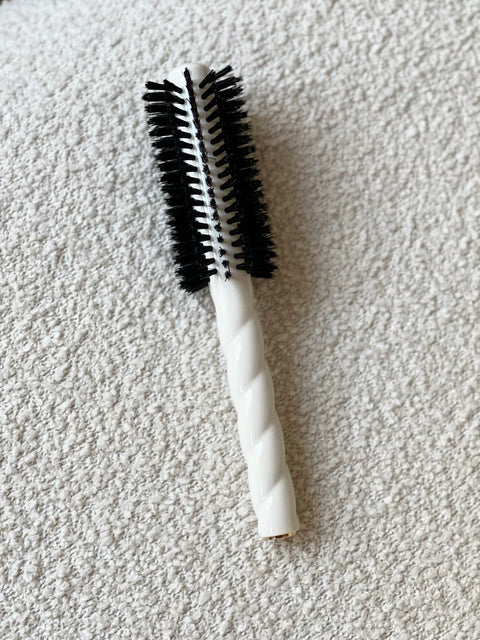 N.05 The Round Hair Brush VOLUME & STYLE Creamy White - Image 1