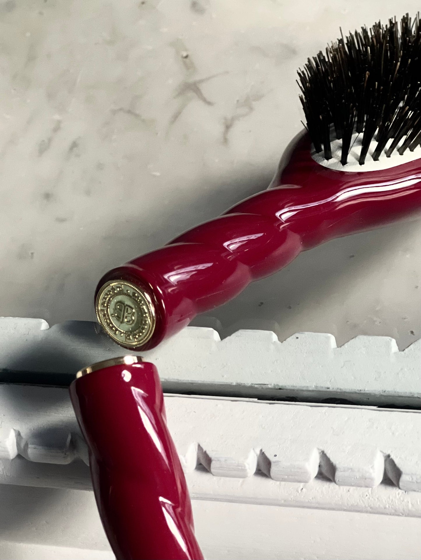 N.01 The Small Shine & Care Hair Brush THE UNIVERSAL Cherry Red