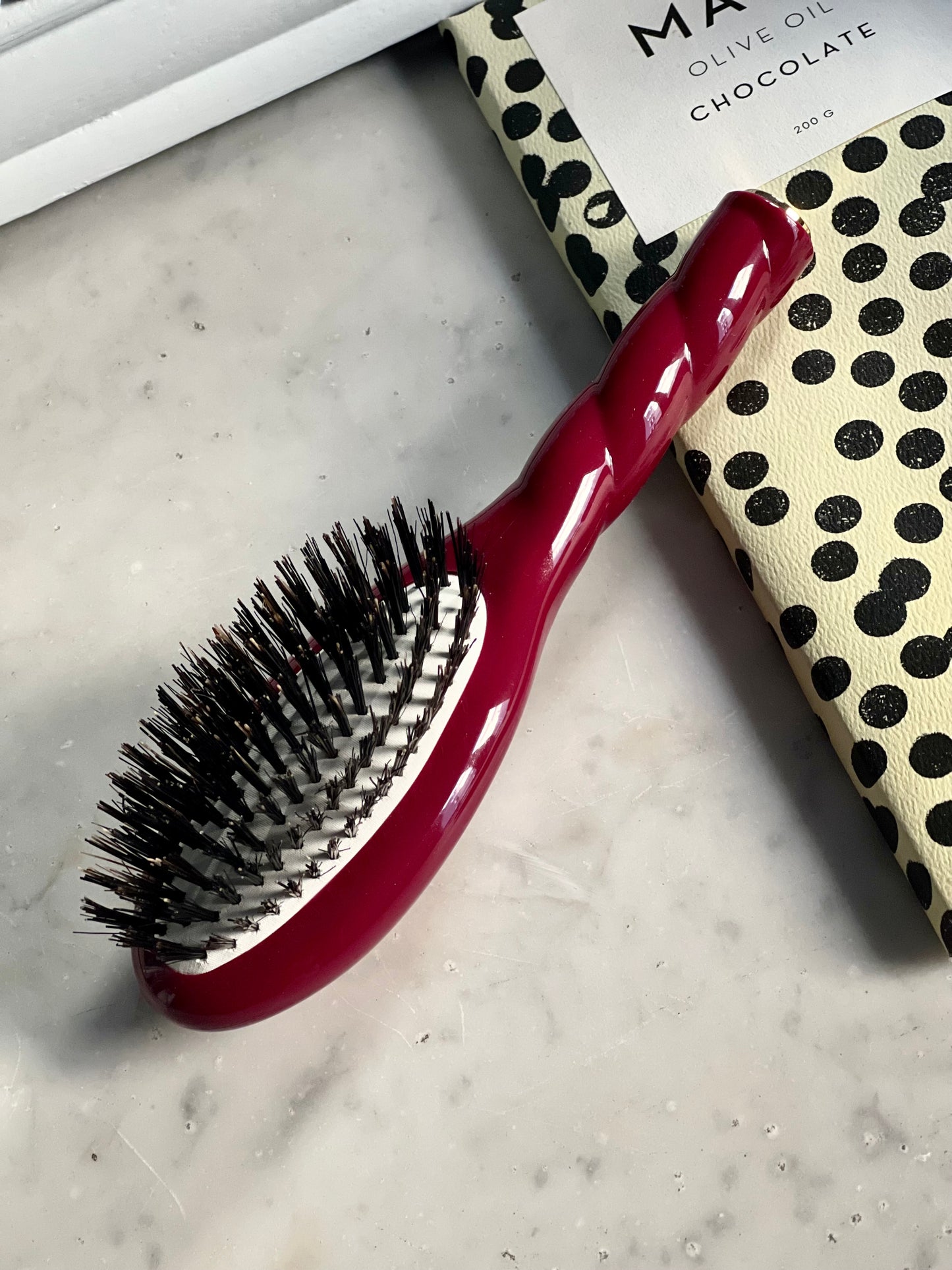 N.01 The Small Shine & Care Hair Brush THE UNIVERSAL Cherry Red