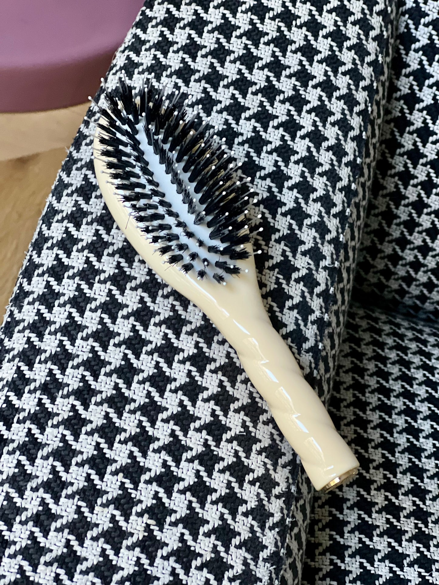 N.03 The Small Gentle Scalp Care Hair Brush THE ESSENTIAL Ivory Cair 